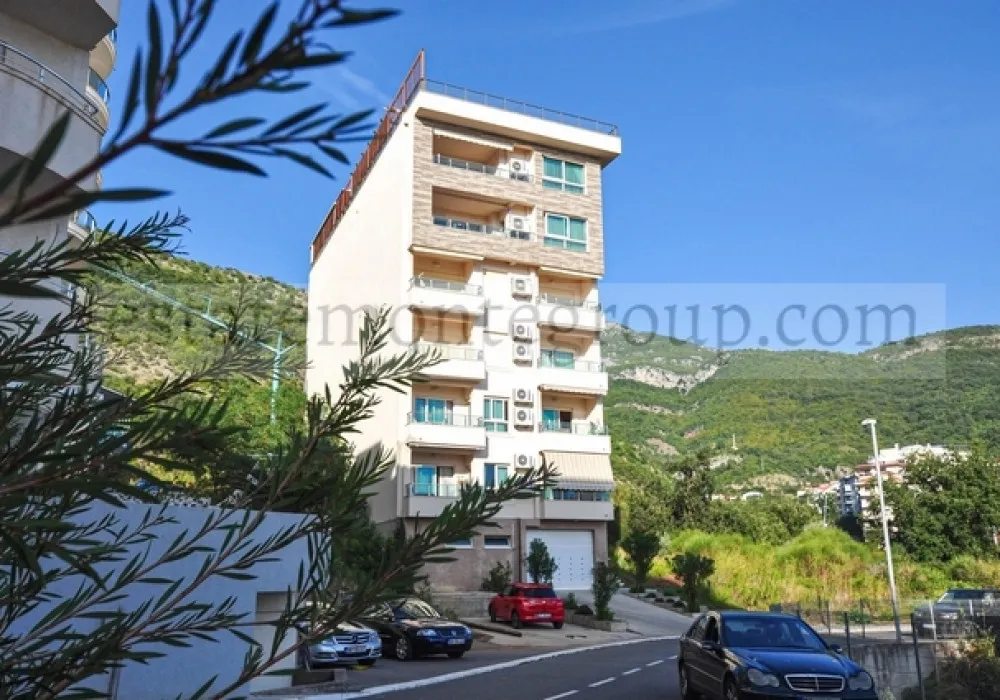 Apartments for sale 2 rooms, 274 m². Becici. 