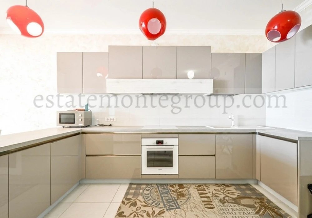 Stan na prodaju 2 собе, 274 m². Becici. 