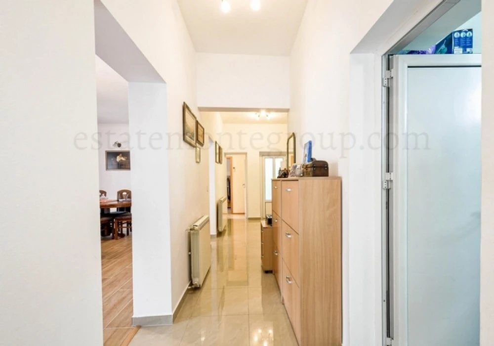 Stan na prodaju 3 собе, 116 m². Tivat. 