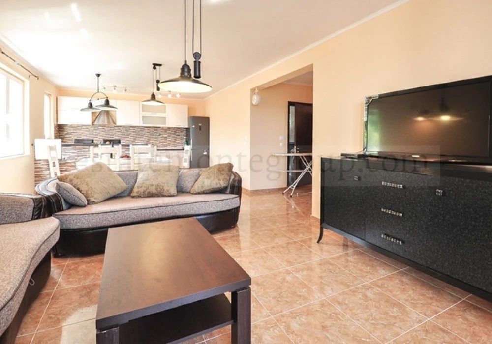 House for sale 4 rooms, 260 m². Herceg Novi. 