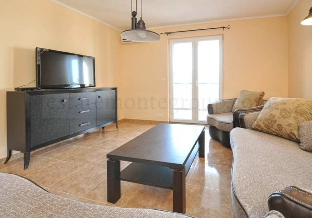 House for sale 4 rooms, 260 m². Herceg Novi. 