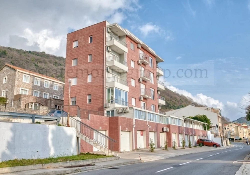 Apartments for sale 2 rooms, 85 m². Petrovac. 