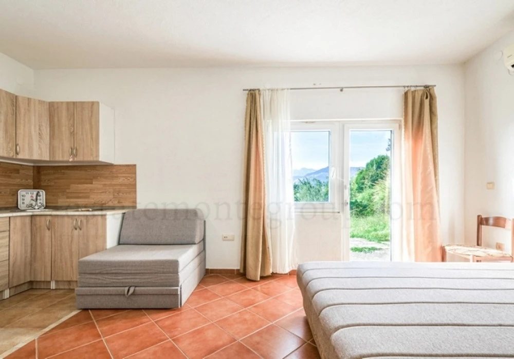 Apartments for sale 3 rooms, 200 m². Tivat. 