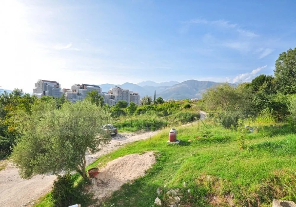 Apartments for sale 3 rooms, 200 m². Tivat. 