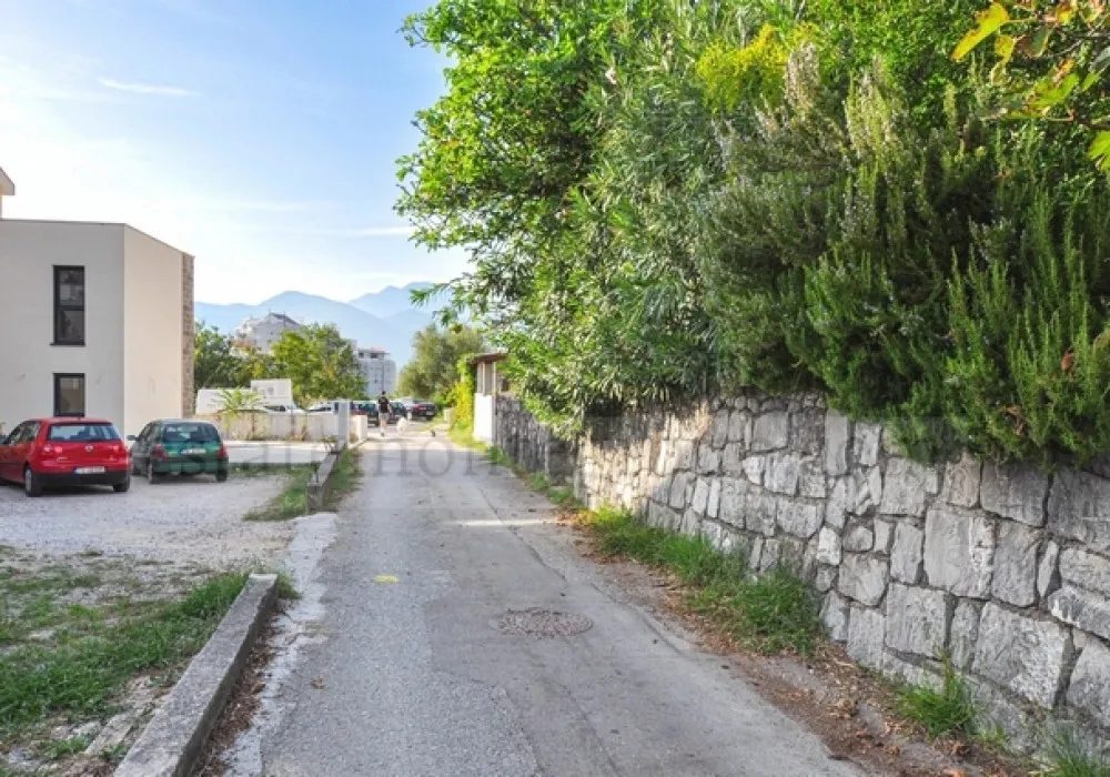 Apartments for sale 3 rooms, 200 m². Tivat. 