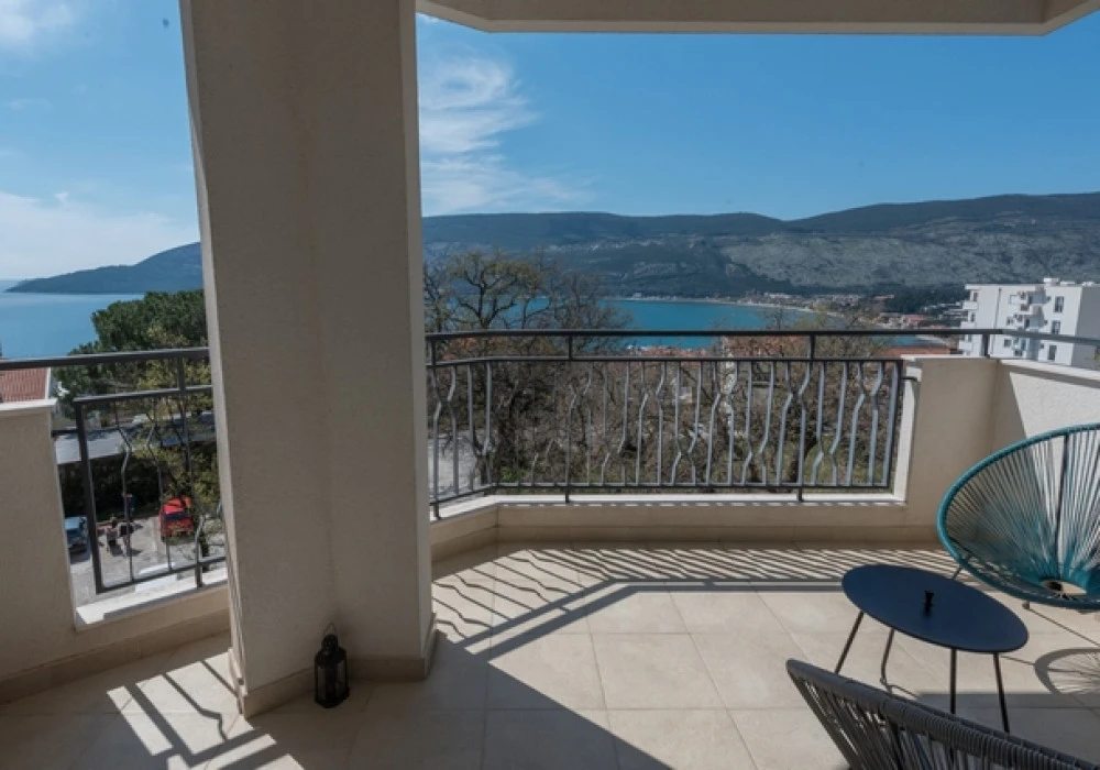 Apartments for sale 2 rooms, 100 m². Herceg Novi. 