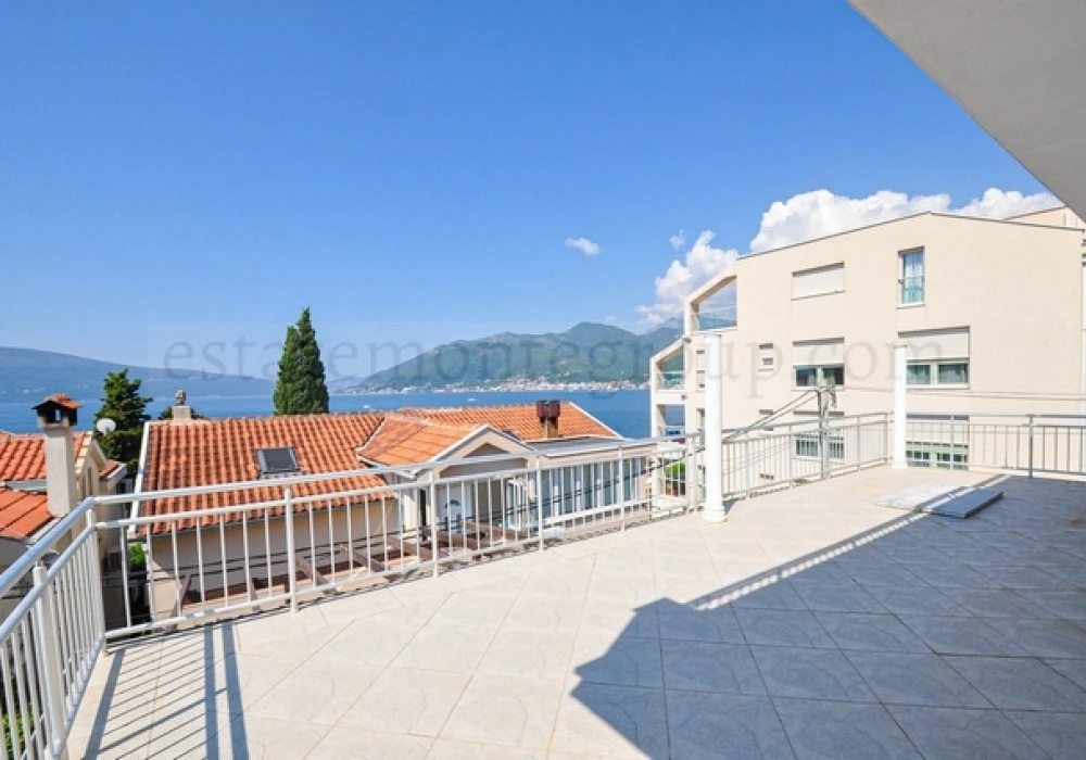 Kuća na prodaju 5 соба, 220 m². Tivat. 