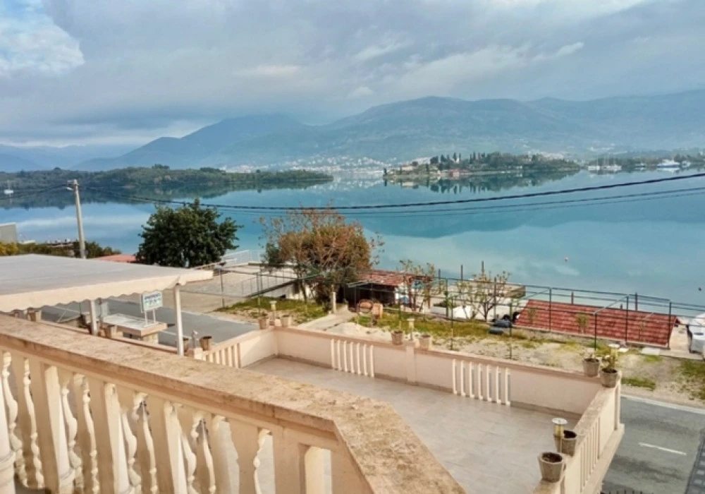 Kuća na prodaju 9 соба, 530 m². Tivat. 