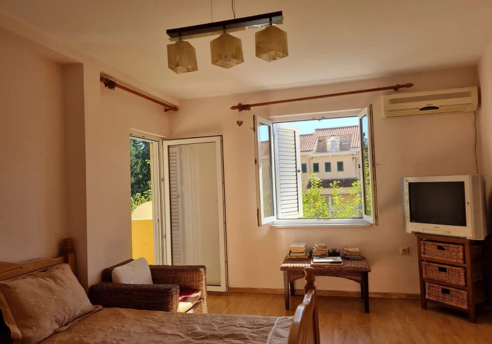 Apartments for sale 3 rooms, 70 m². Petrovac. 