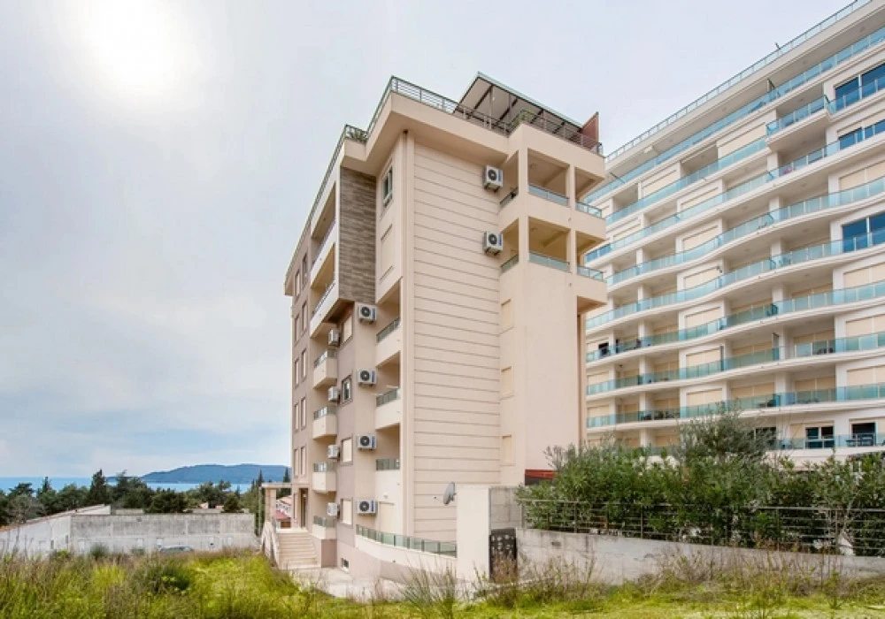 Apartments for sale 43 m². Becici. 