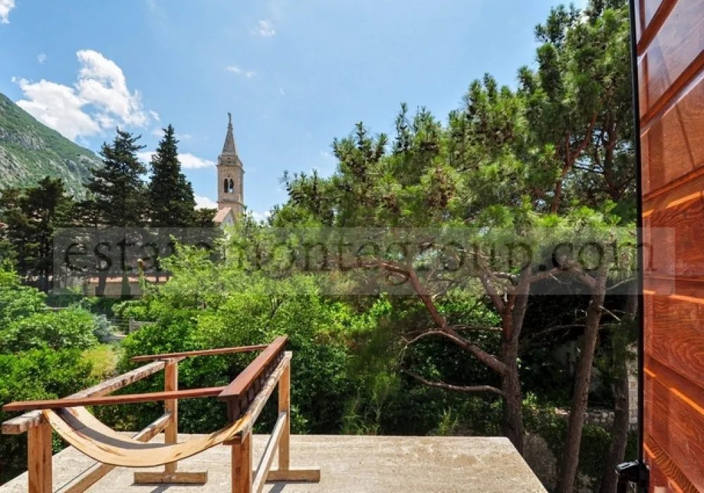 House for sale 6 rooms, 415 m². Dobrota. 