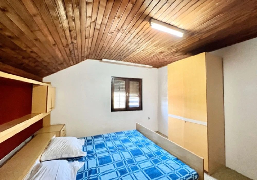 Kuća na prodaju 12 соба, 245 m². Krimovica. 