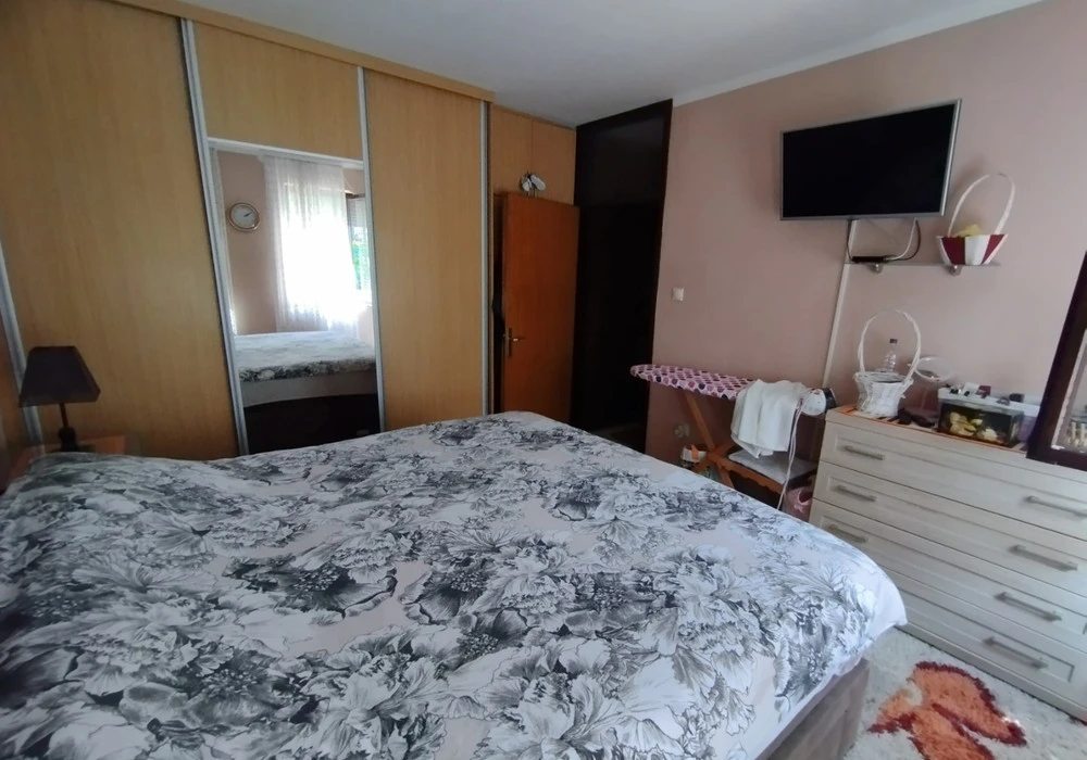 Apartments for sale 2 rooms, 96 m². Kotor. 