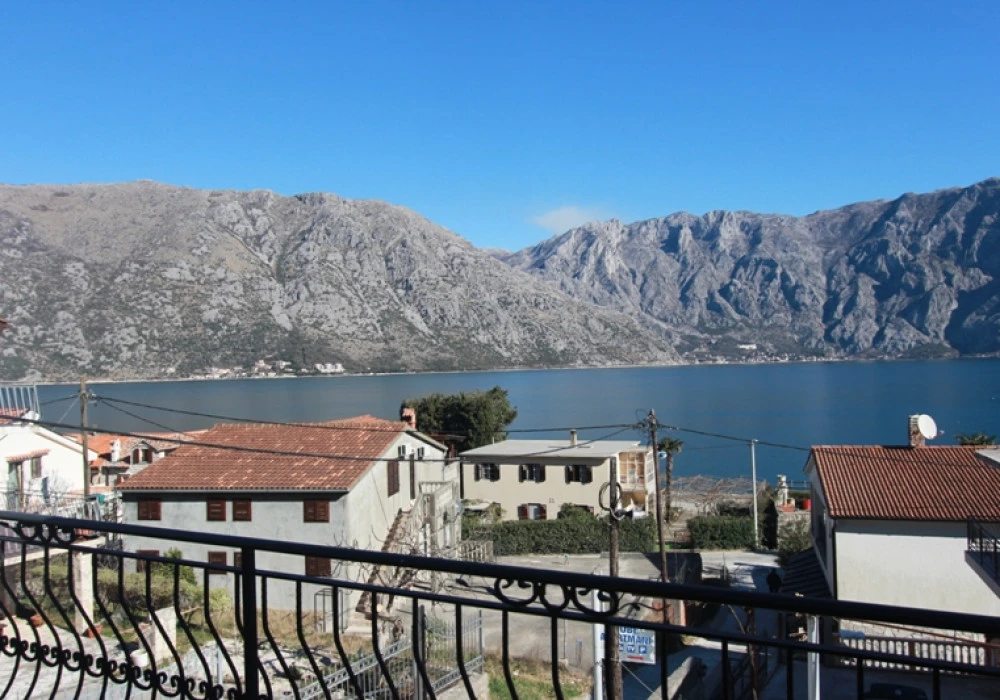 Kuća na prodaju 5 соба, 300 m². Kotor. 