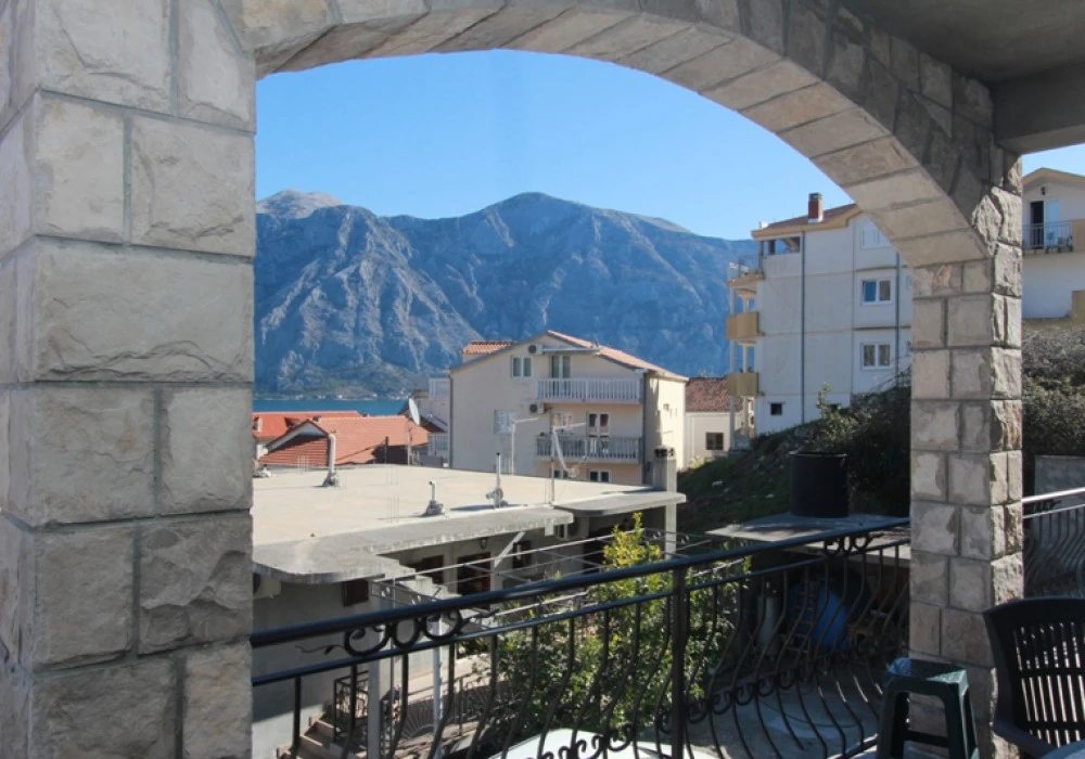 Kuća na prodaju 5 соба, 300 m². Kotor. 