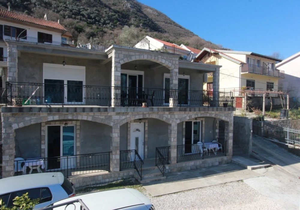 Kuća na prodaju 5 соба, 300 m². Kotor. 