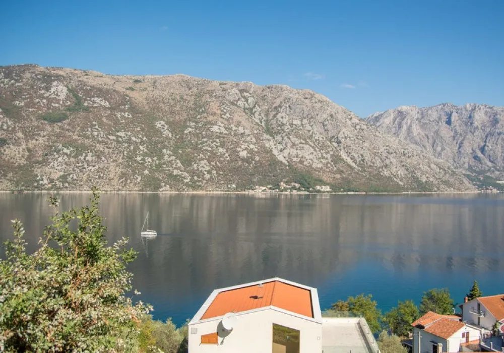 Kuća na prodaju 4 собе, 584 m². Kotor. 