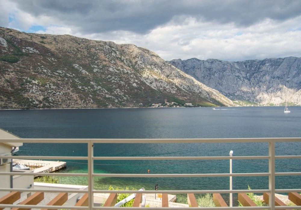 Kuća na prodaju 4 собе, 584 m². Kotor. 