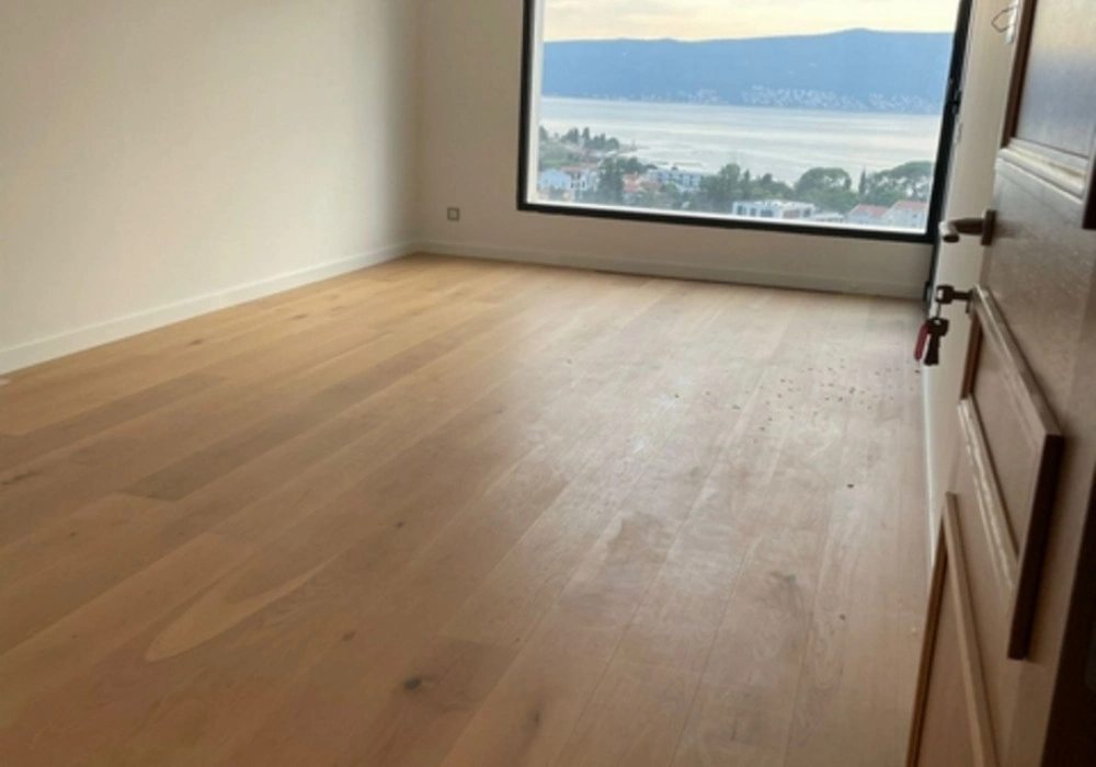 Stan na prodaju 2 собе, 94 m². Tivat. 