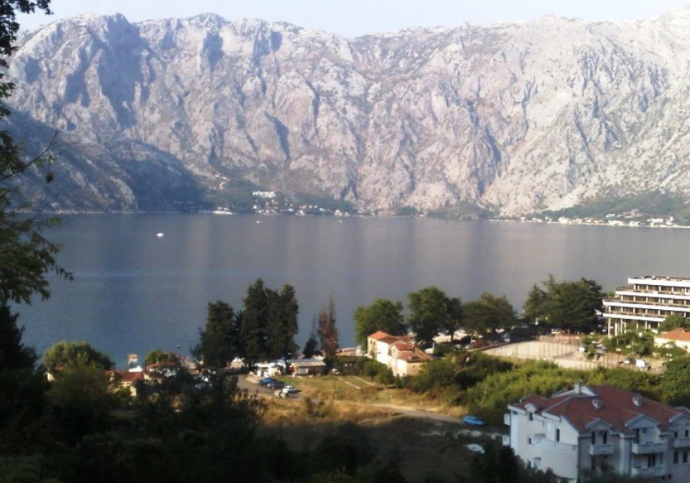 Land for sale for residential construction. Kotor. 