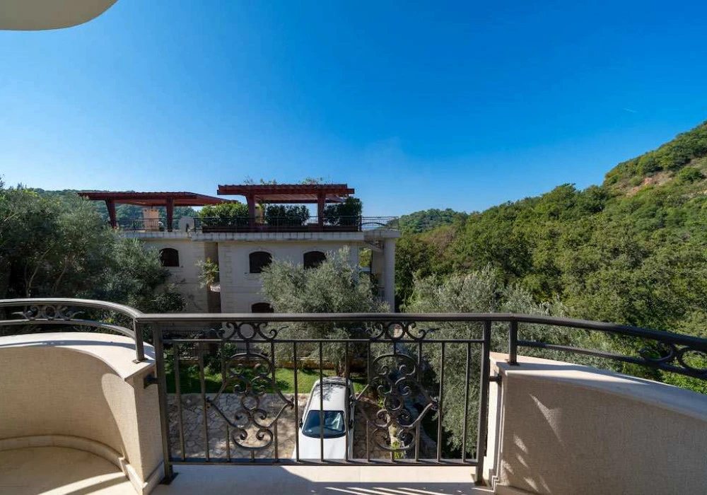 Apartments for sale 2 rooms, 86 m². Petrovac. 