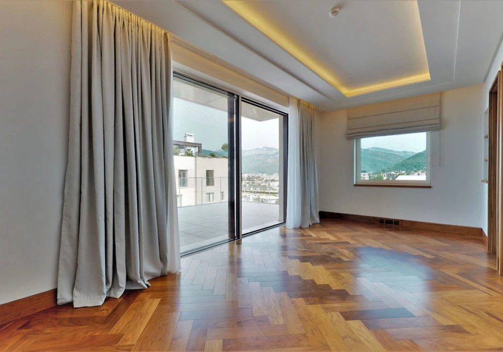 Apartments for sale 3 rooms, 438 m². Tivat. 