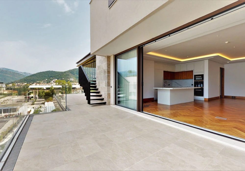 Apartments for sale 3 rooms, 438 m². Tivat. 