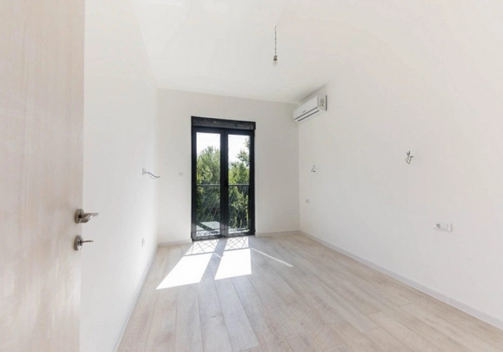 Stan na prodaju 3 собе, 82 m². Tivat. 