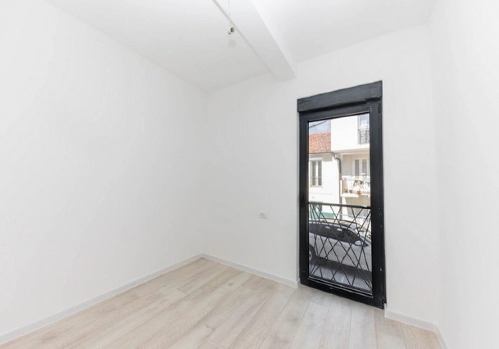 Stan na prodaju 3 собе, 82 m². Tivat. 