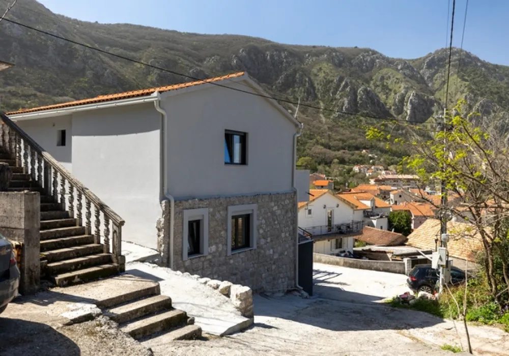 Kuća na prodaju 2 собе, 183 m². Kotor. 