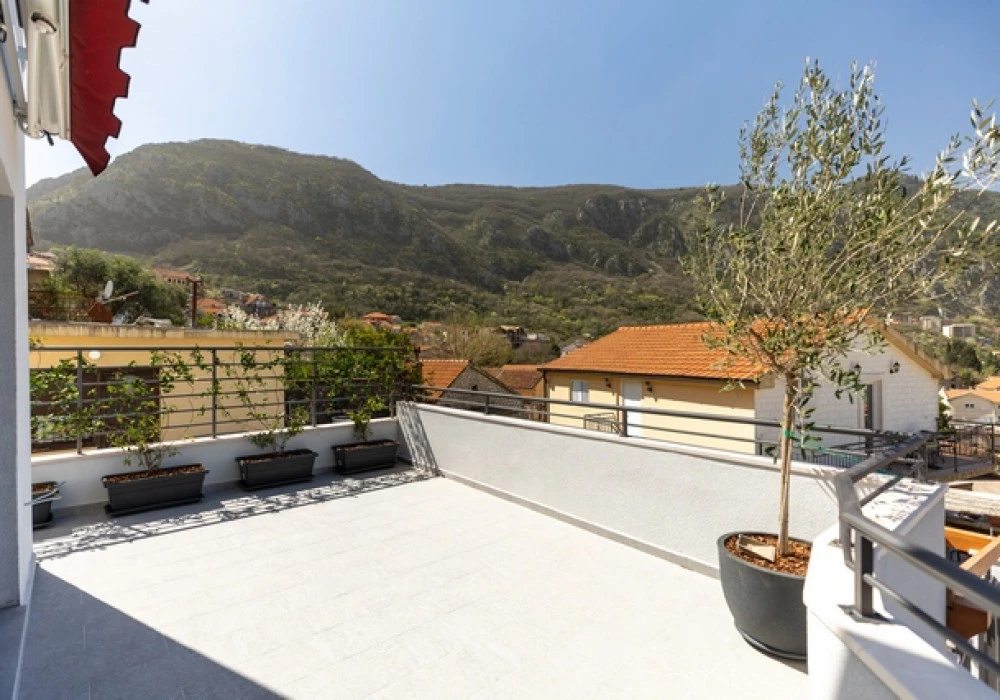 Kuća na prodaju 2 собе, 183 m². Kotor. 