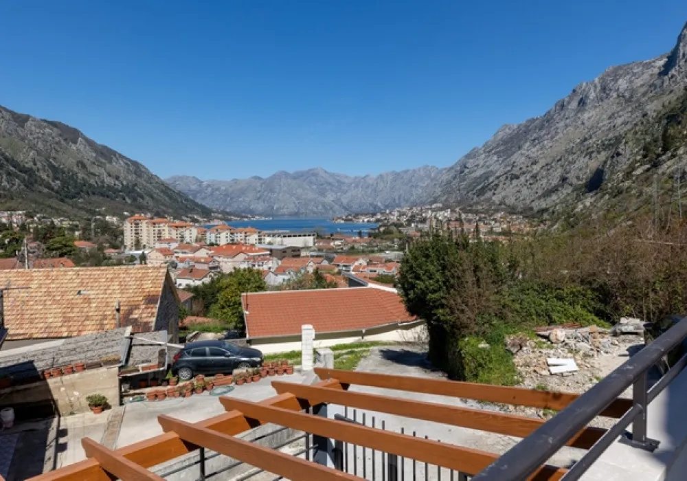 Kuća na prodaju 2 собе, 183 m². Kotor. 