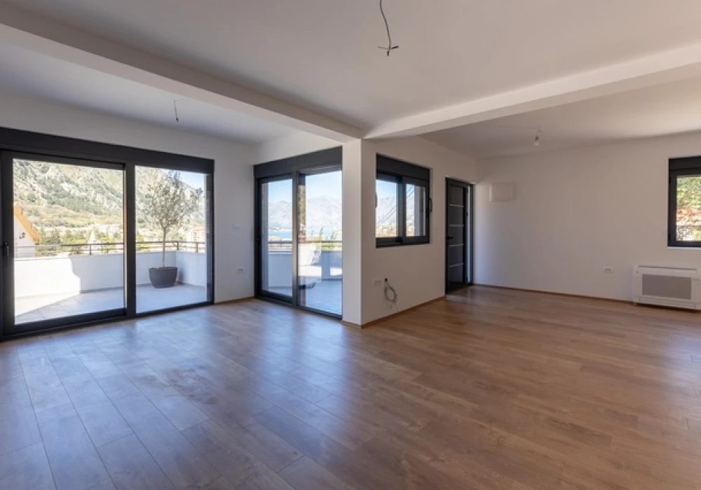 Kuća na prodaju 2 собе, 183 m². Kotor. 