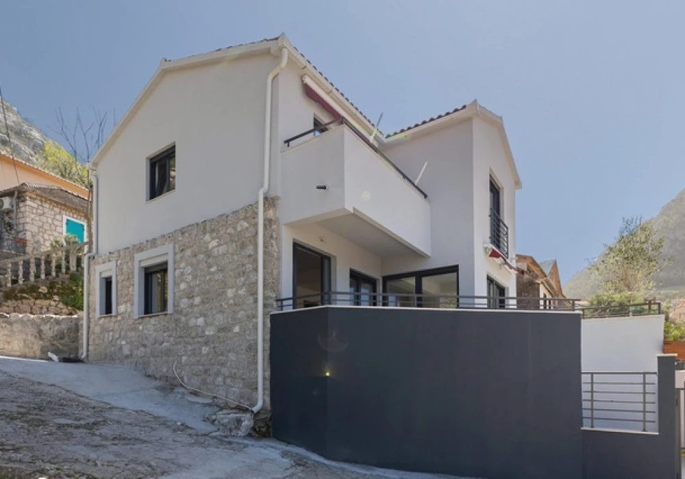 Kuća na prodaju 2 собе, 183 m². Kotor. 