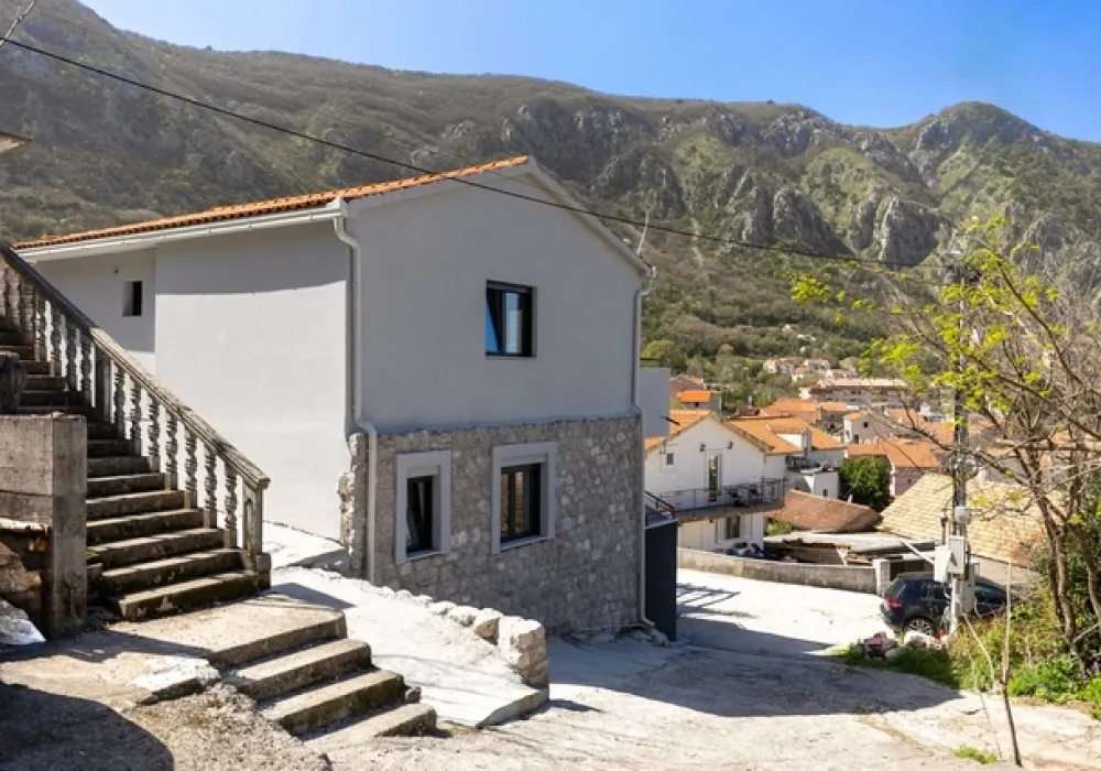 Kuća na prodaju 2 собе, 183 m². Kotor. 