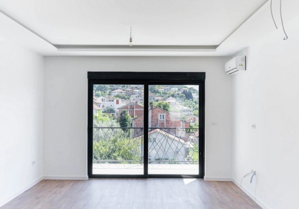 Stan na prodaju 3 собе, 82 m². Tivat. 