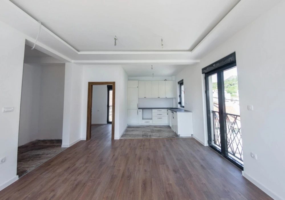 Stan na prodaju 3 собе, 82 m². Tivat. 