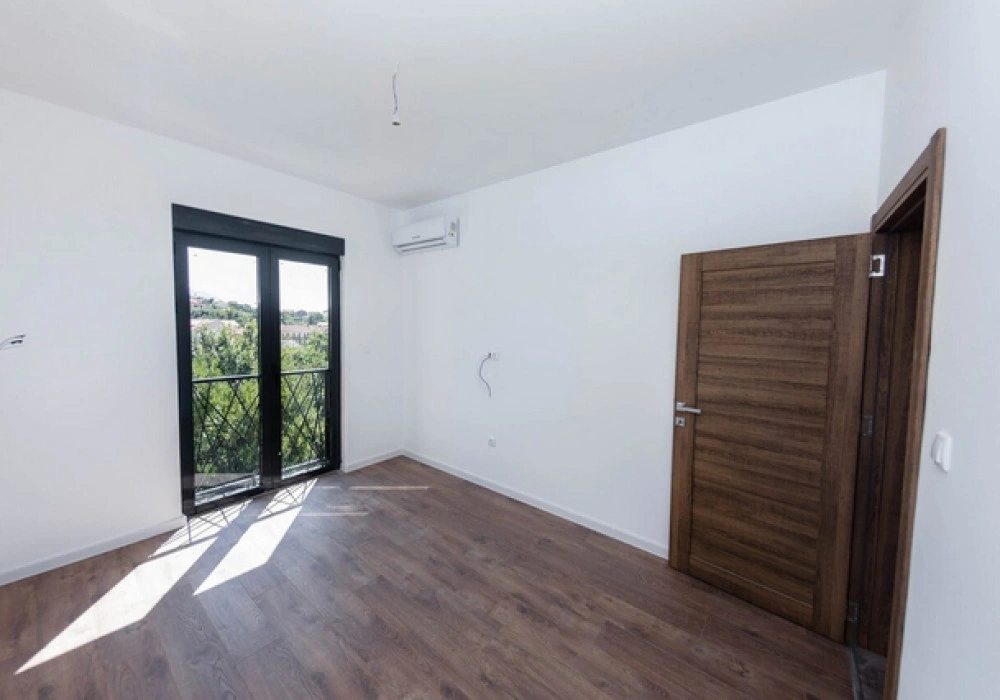 Stan na prodaju 3 собе, 82 m². Tivat. 