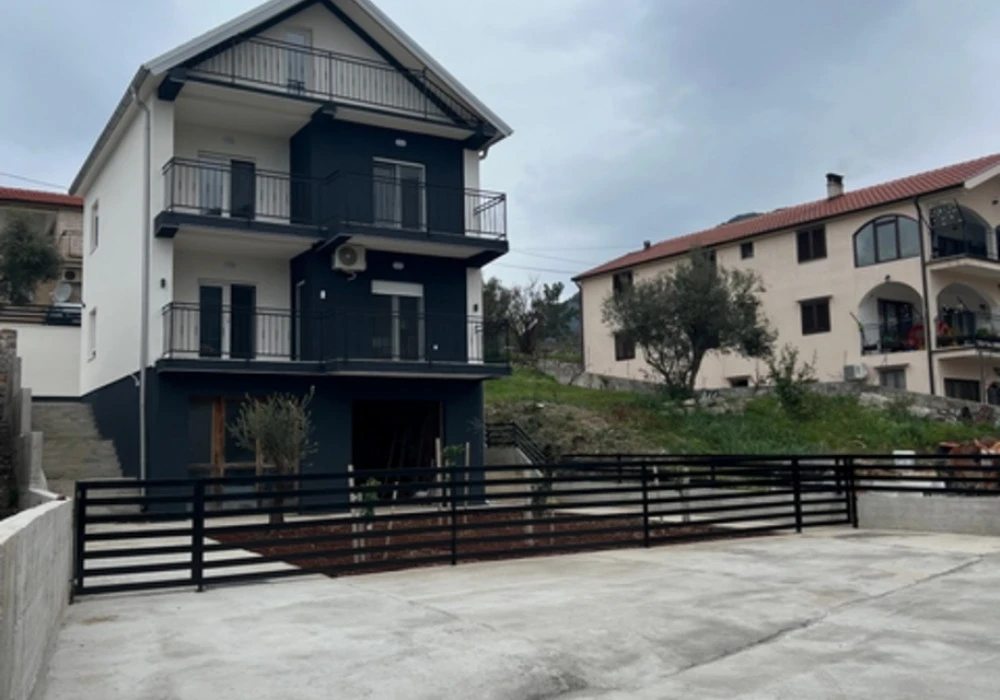 Kuća na prodaju 3 собе, 154 m². Kotor. 