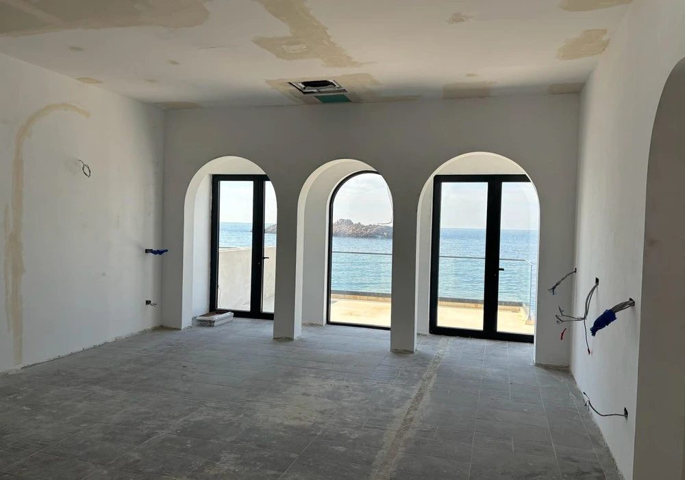 Apartments for sale 3 rooms, 252 m². Sveti stefan. 