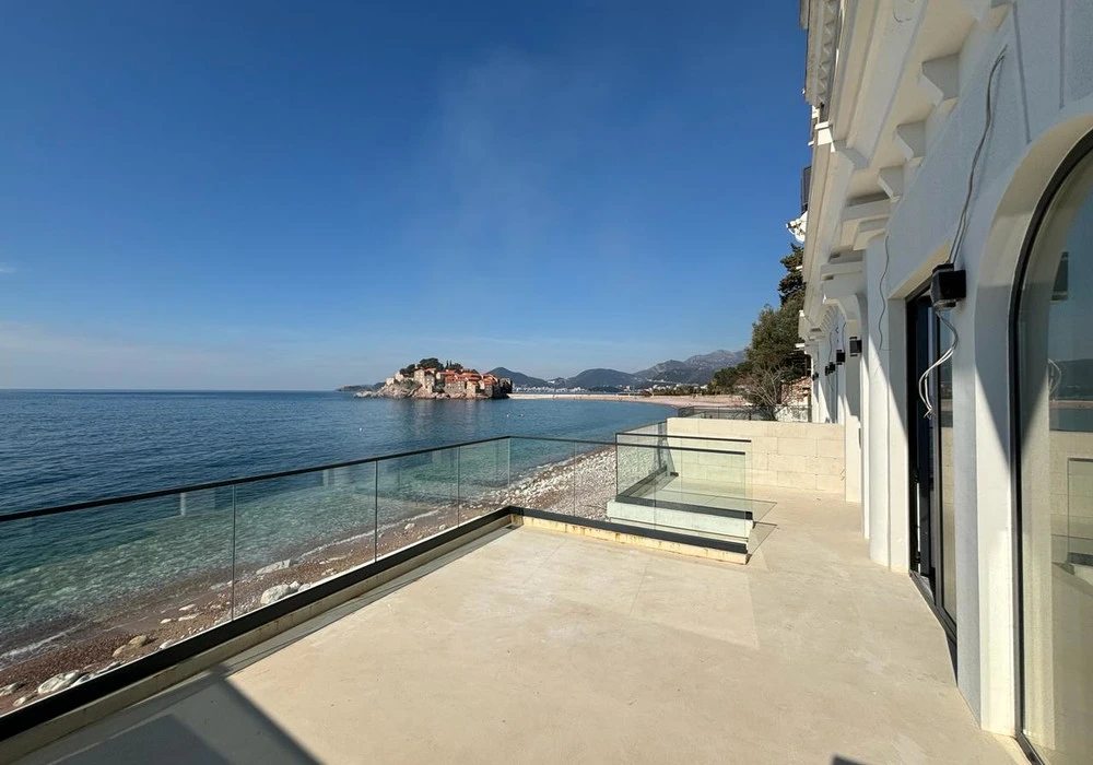 Apartments for sale 3 rooms, 252 m². Sveti stefan. 