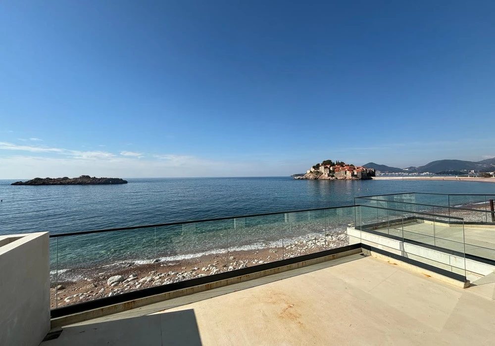 Apartments for sale 3 rooms, 252 m². Sveti stefan. 