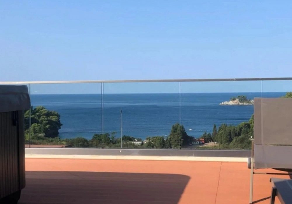 Stan na prodaju 2 собе, 194 m². Petrovac. 