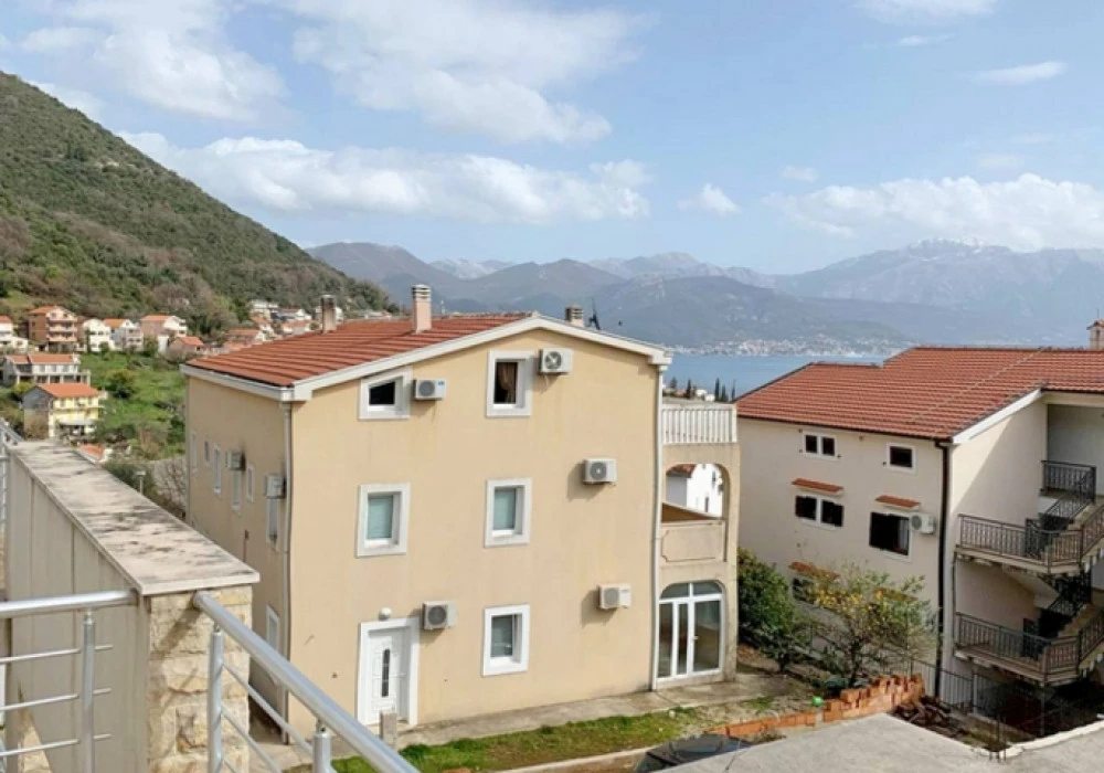 Stan na prodaju 3 собе, 120 m². Herceg Novi. 