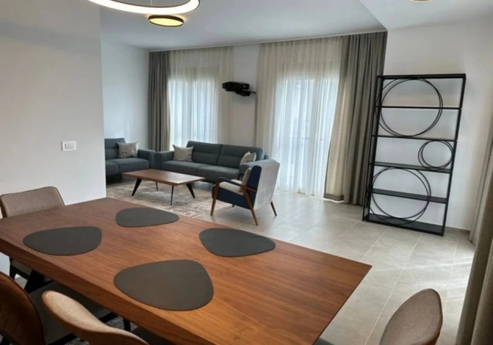 Stan na prodaju 3 собе, 110 m². Tivat. 