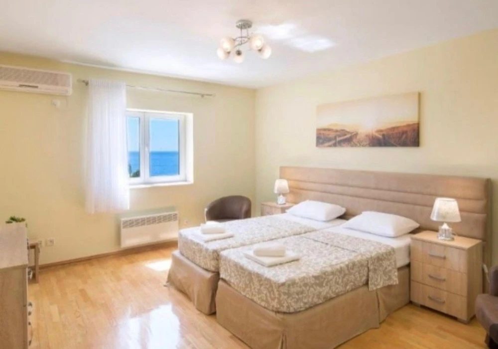 Stan na prodaju 3 собе, 165 m². Sveti stefan. 