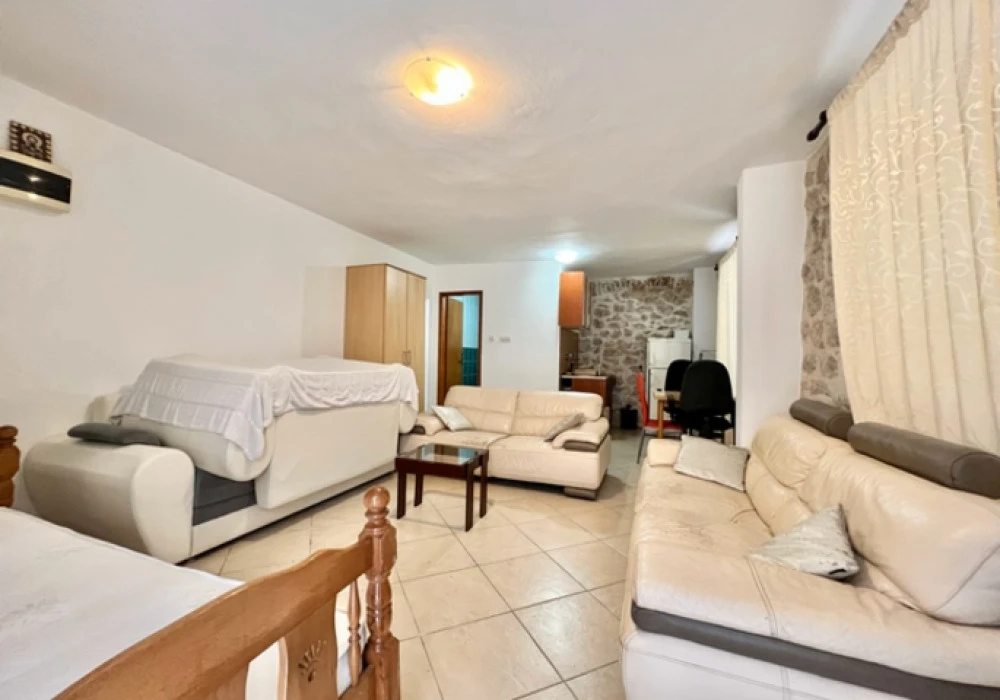 Apartments for sale 80 m². Kotor. 