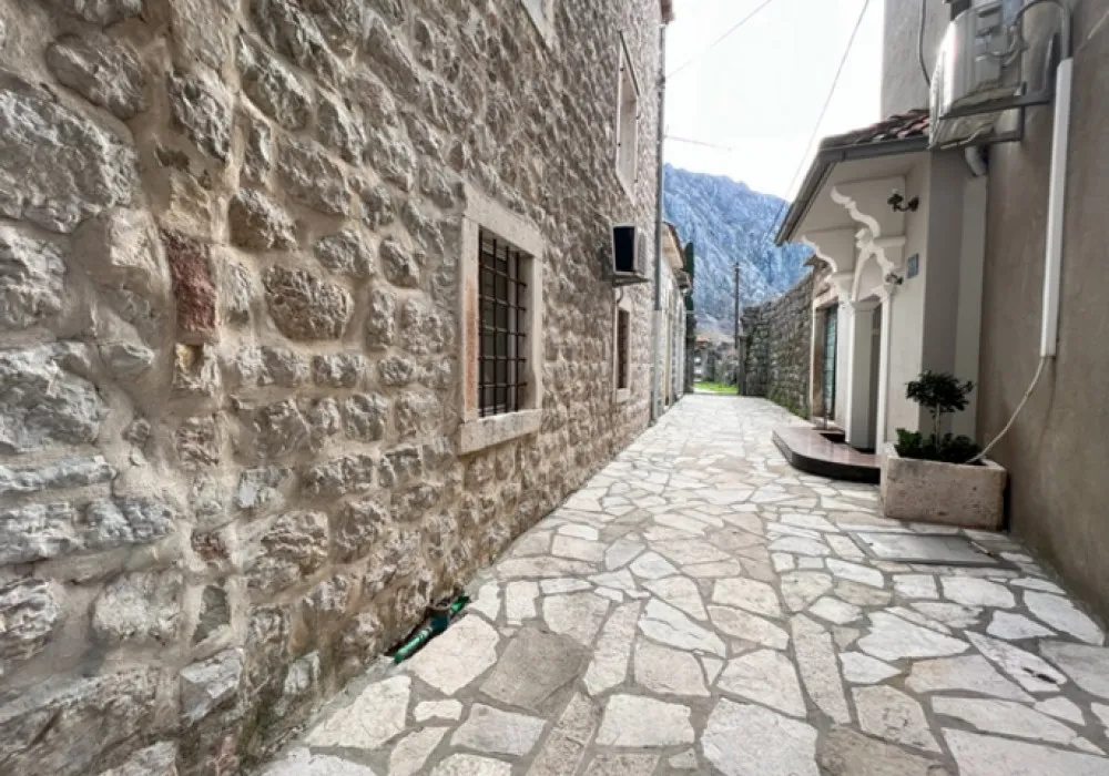 Apartments for sale 80 m². Kotor. 