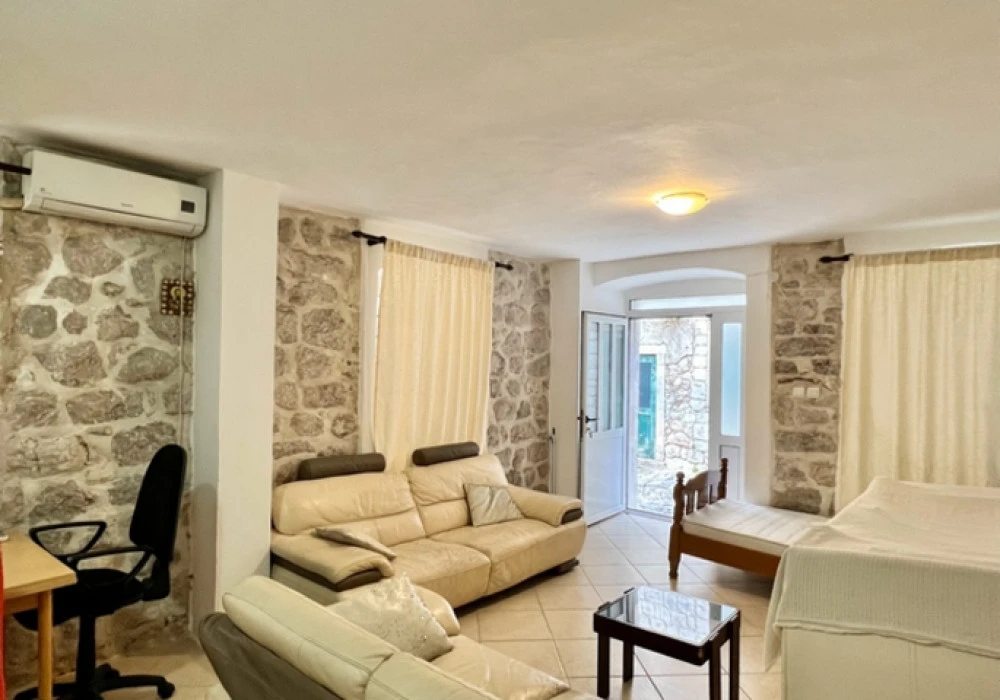 Apartments for sale 80 m². Kotor. 