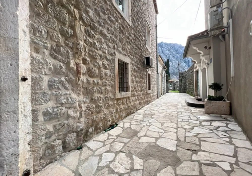 Apartments for sale 80 m². Kotor. 